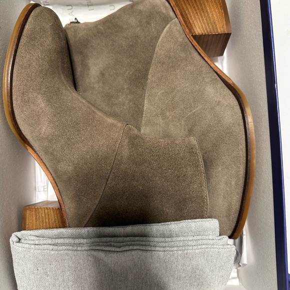 Italeau Daniela Bootie, Taupe - New - Picture 4 of 5
